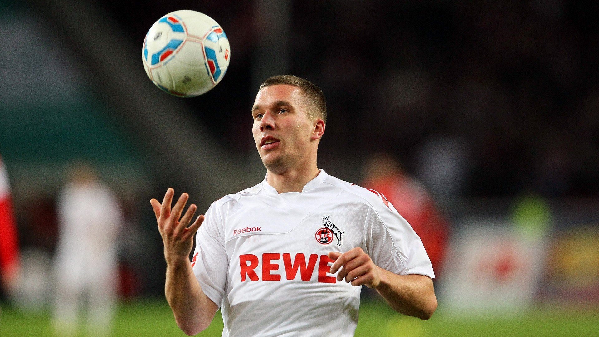 包含梅西官方宣布晋级下一阶段新规，勇士引发争议！上演精彩一战的词条